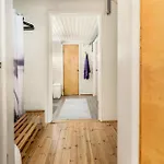 Charming 3br With River Views & Sauna Daire