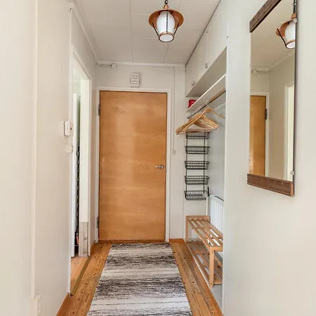 Charming 3br With River Views & Sauna Huoneisto