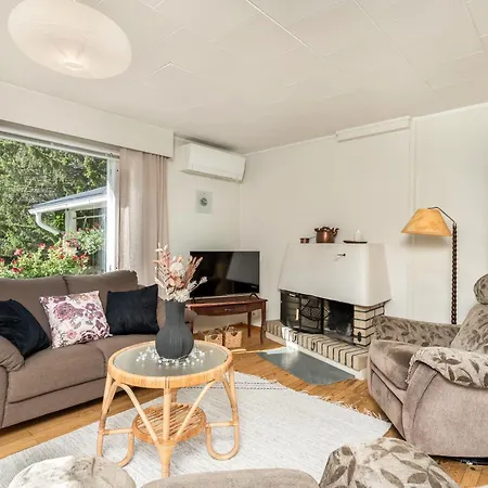 Charming 3br With River Views & Sauna Huoneisto *