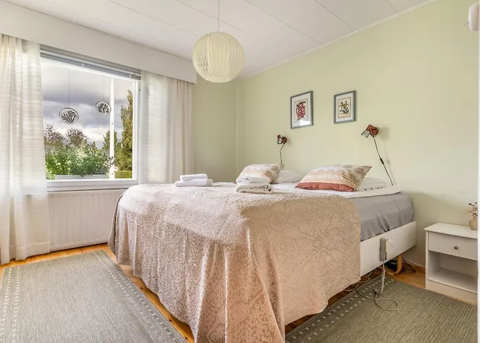 Charming 3Br Home With River Views & Sauna *