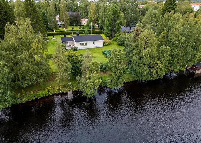 Charming 3Br Home With River Views & Sauna דירה רובניימי