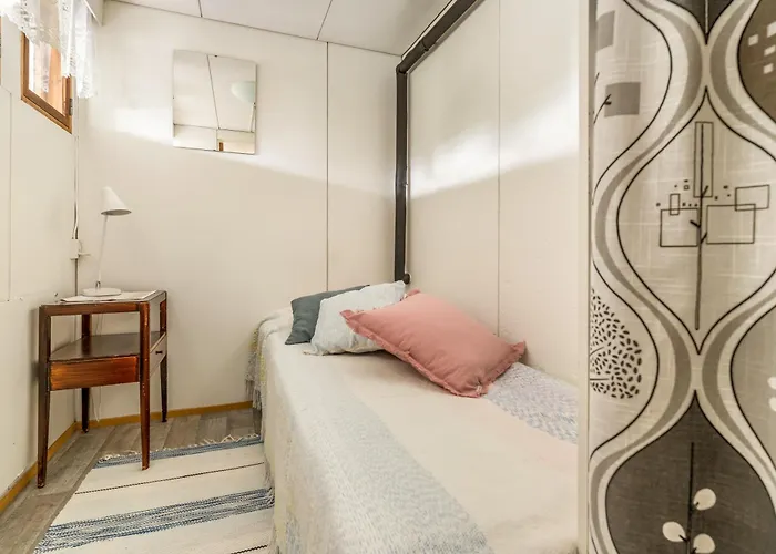 Charming 3Br Home With River Views & Sauna דירה