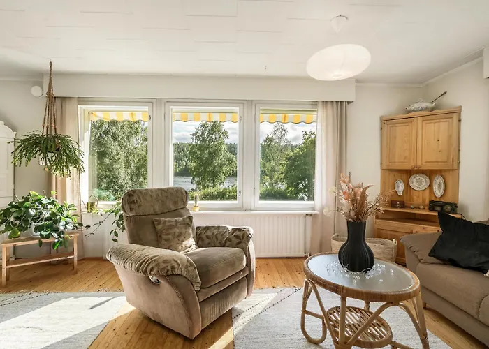 דירה Charming 3Br Home With River Views & Sauna