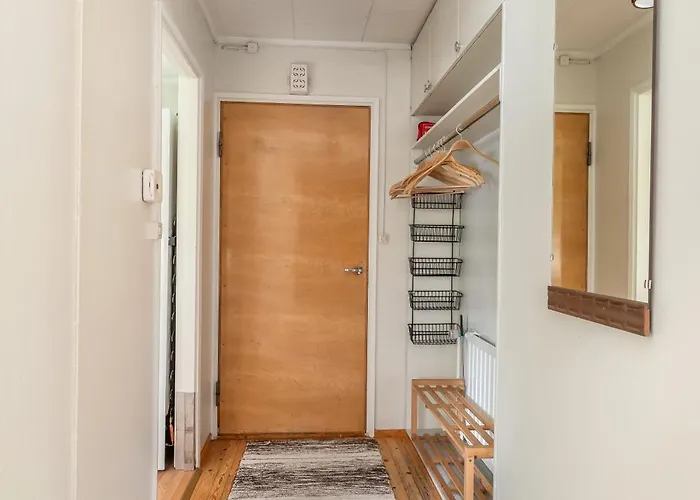 Charming 3Br Home With River Views & Sauna דירה