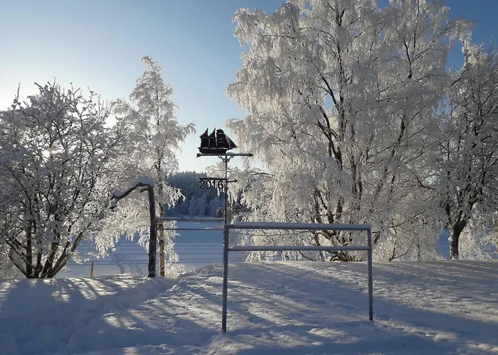 Charming 3Br Home With River Views & Sauna דירה